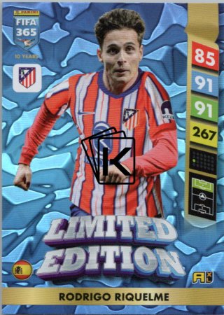 Limitovaná kartička Panini FIFA 365 2025 Adrenalyn XL Alexander Bah Rodrigo Riquelme Atletico Madrid