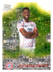 fotbalová kartička 2025-26 Topps Team set FC Bayern Munchen Pitch Pursuits PP-1 Alphonso Davies Halo