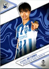 Fotbalová kartička 2023-24 Topps Superstars UEFA Club Competitions 33 Kaoru Mitoma (Brighton & Hove Albion)